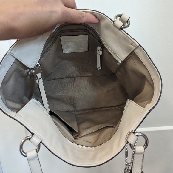 COACH East West Gallery Pleated Cream Leather Shoulder Tote Handbag - Picture 5 of 15